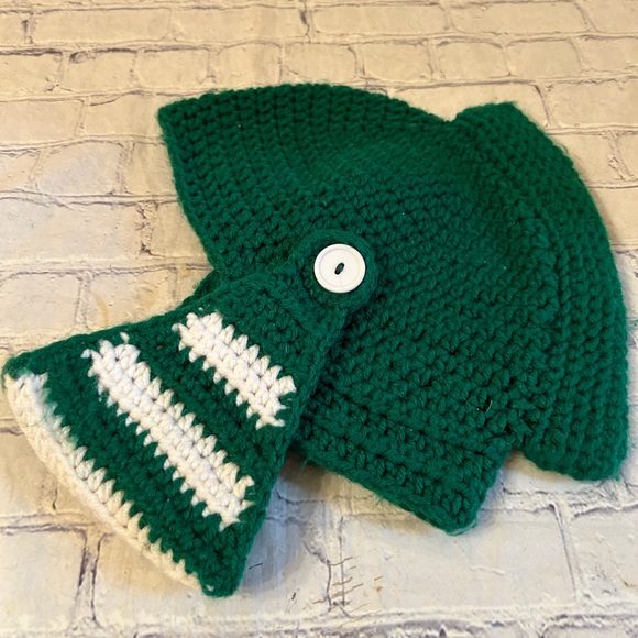 SIR KNIGHT HELMET GREEN AND WHITE CROCHET HAT - Picture 2 of 10